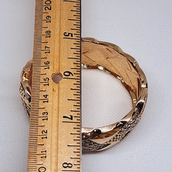 Austrian Crystal hinged bangle bracelet in goldtone over brass - Picture 6 of 6